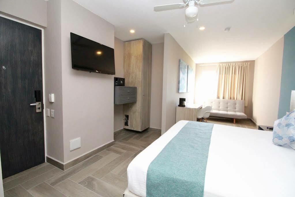 Bfh Attraction Deluxe Hotel Playa del Carmen Esterno foto