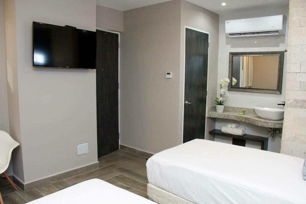 Bfh Attraction Deluxe Hotel Playa del Carmen Esterno foto